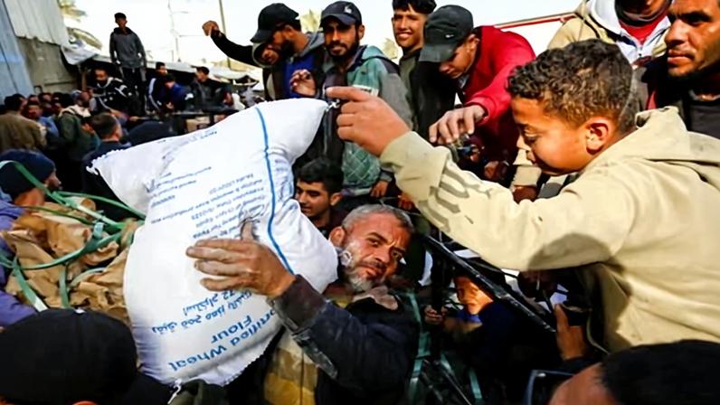 Starmer é acusado de hipocrisia por cortes ao Programa Mundial de Alimentos