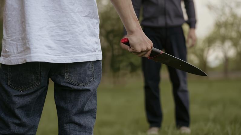 Crianças que carregam facas buscam apoio mais cedo na Inglaterra e País de Gales