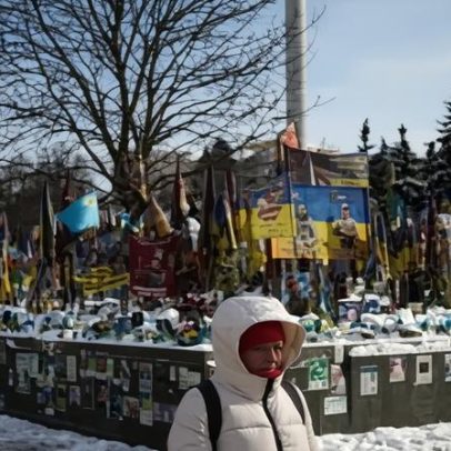 Zelensky acusa Rússia de tentar prolongar negociações sem avanço