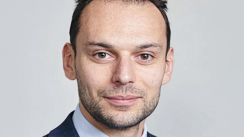 Ministro do Trabalho enfrenta demissão por acusações contra jornalistas