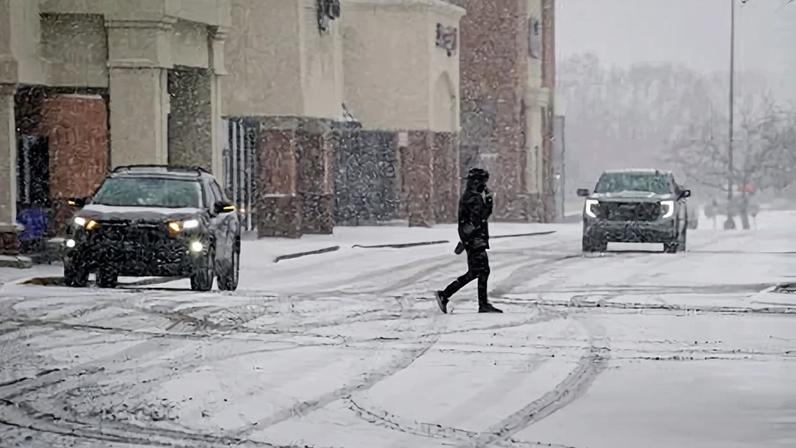 Milhões nos EUA enfrentam frio extremo; sul registra neve rara