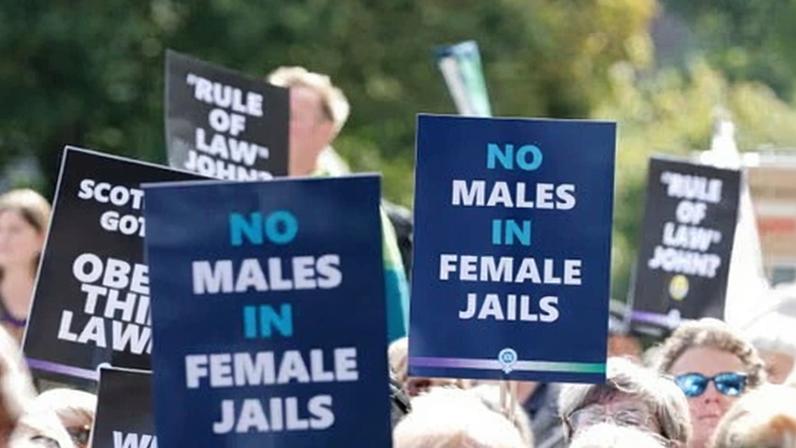 Ativistas contestam política escocesa sobre presas trans em prisões femininas