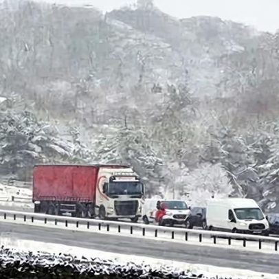 Estrada principal nos Pennines é fechada por frente ártica com neve e gelo