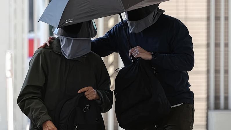 Pai da ativista Anna Kwok, primeiro condenado pela lei de segurança de Hong Kong