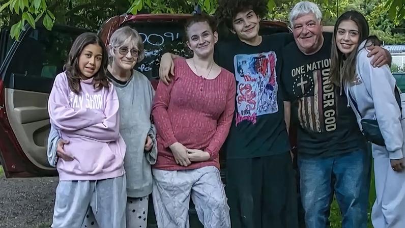 Johann Klaassen e a família. (Foto: Reprodução/CBN News)