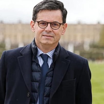 Macron nomeia novo diretor do Louvre após assalto a joias