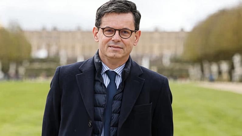 Christophe Leribault in front of the Palace of Versailles.