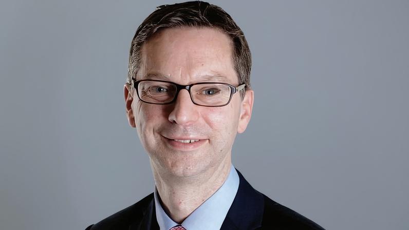 Secretário permanente do DWP deixa cargo após escândalo no subsídio de cuidadores