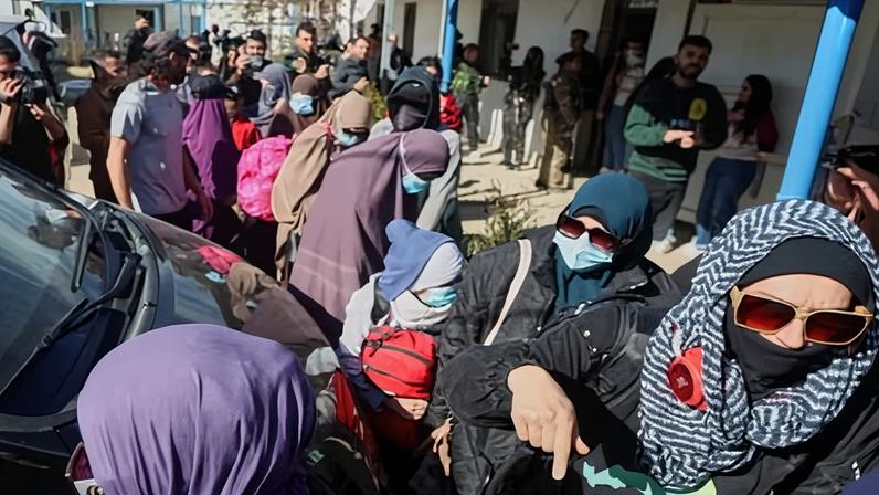 Famílias australianas em comboio sírio são avisadas de ataque se voltarem