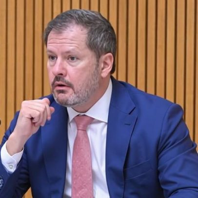 Ed Husic expressa preocupações do setor trabalhista sobre visita de Herzog