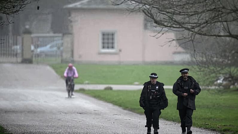 Busca policial na antiga residência de Andrew em Windsor entra no terceiro dia