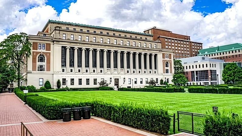Columbia diz que DHS deteve estudante após entrada de agentes em prédio universitário
