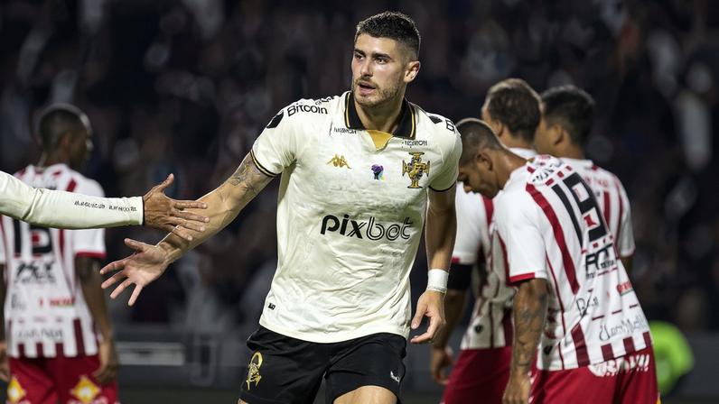 Pedro Raul comemora gol contra o Bangu em março de 2023: última sequência de cinco vitórias do Vasco — Foto: Daniel Ramalho / CRVG