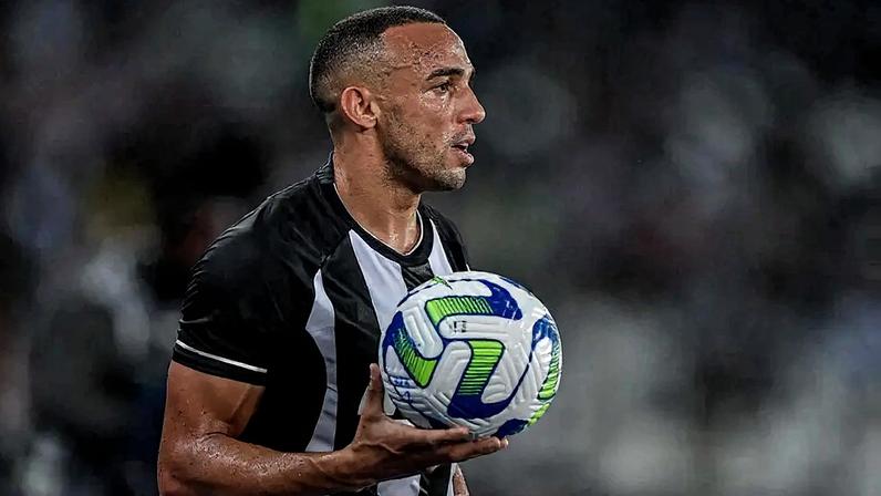 Marçal sofre lesão e deixa o Nilton Santos de muletas