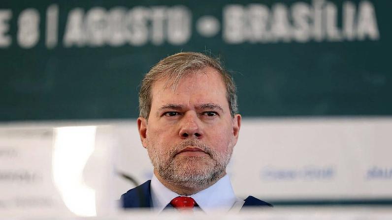 Toffoli avalia dividir inquérito do Caso Master para reduzir pressão no STF