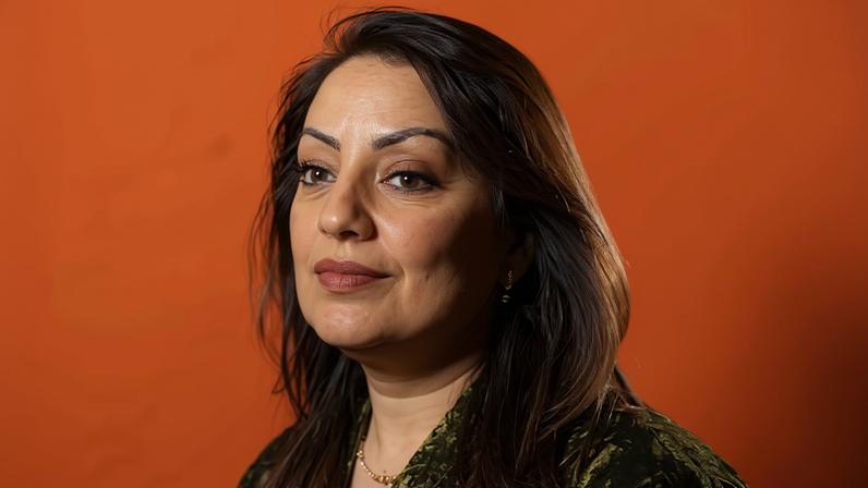 Naz Shah, MP do Labour, presa com a mãe por homicídio