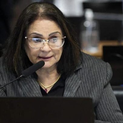 Justiça rejeita pedido de Damares para vetar críticas a Bolsonaro em desfile
