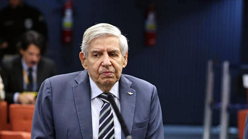 Augusto Heleno, durante interrogatórios dos réus do núcleo 1. (Foto: Ton Molina/STF)