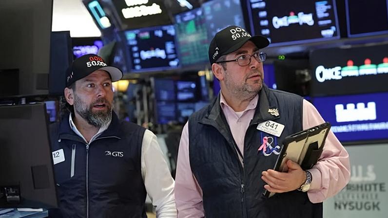 Dow Jones atinge 50 mil pontos com avanços de tecnologia e juros em queda