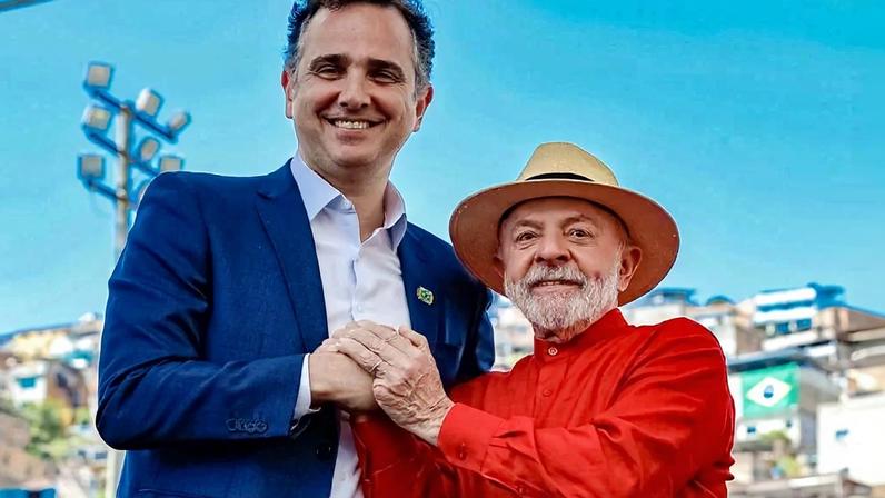 Lula e Pacheco, durante cerimônia de anúncio do programa Gás do Povo em Belo Horizonte (Foto: Ricardo Stuckert/PR)