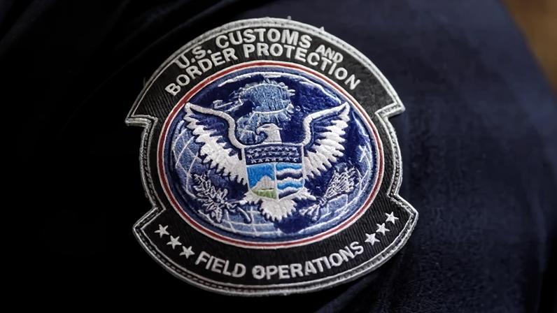 Funcionário federal de imigração é acusado de abrigar pessoa indocumentada