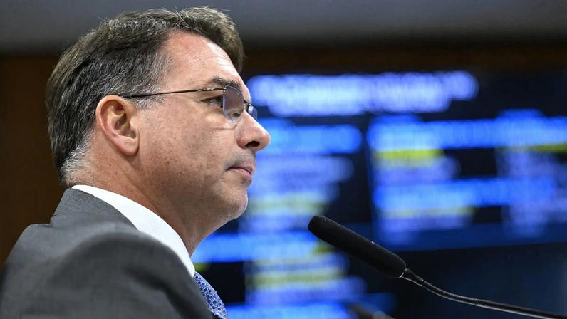 Senador posicionou governo Lula como de "extrema esquerda" e ironizou gestão de Macron, classificando como "extrema incompetência" (Foto: Andressa Anholete/Agência Senado)