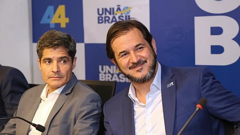 Rueda e ACM Neto, os caciques do União Brasil, podem ficar de lados opostos durante a tramitação da PEC do fim da jornada 6x1. Foto: Tauan Alencar/União Brasil