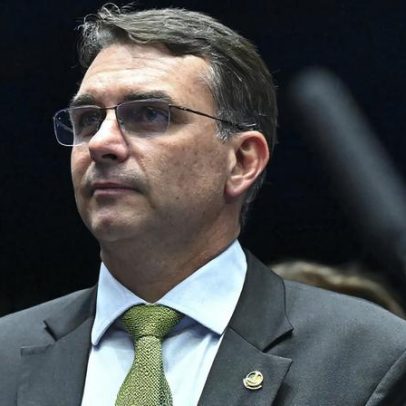 Flávio Bolsonaro chama Lula de 'Opala velhão' e aposta no apoio de Tarcísio