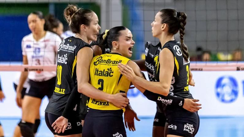 Praia Clube vence Mackenzie pela Superliga Feminina (Foto: Divulgação/ Praia Clube Uberlândia)