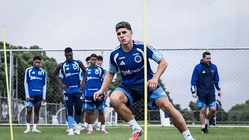 Cauan Baptistella durante treino do Cruzeiro
