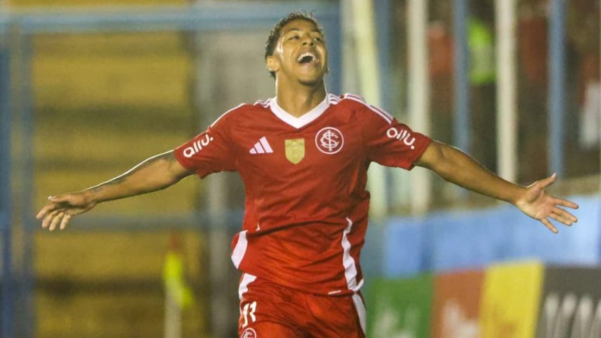 Allex comemora gol sobre o Monsoon, seu primeiro pelo profissional (Foto: Ricardo Duarte/SC Internacional)