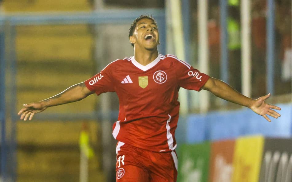 Allex comemora gol sobre o Monsoon, seu primeiro pelo profissional (Foto: Ricardo Duarte/SC Internacional)