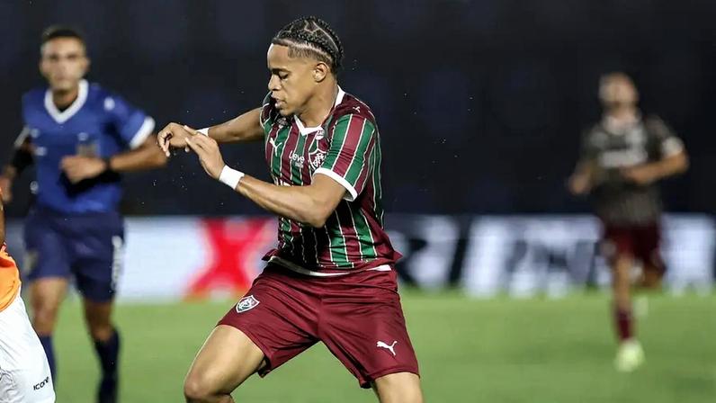 Matheus Reis em ação pelo Fluminense (Foto: Lucas Merçon/ Fluminense FC)