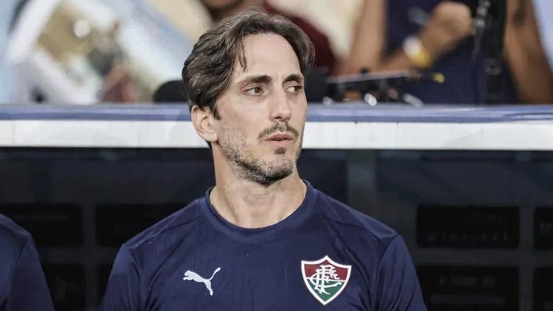 Zubeldía no comando do Fluminense (Foto: Lucas Merçon/ Fluminense FC)