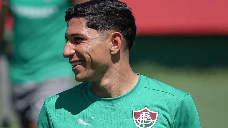 Savarino em treino pelo Fluminense (Foto: Marcelo Gonçalves / Fluminense FC)