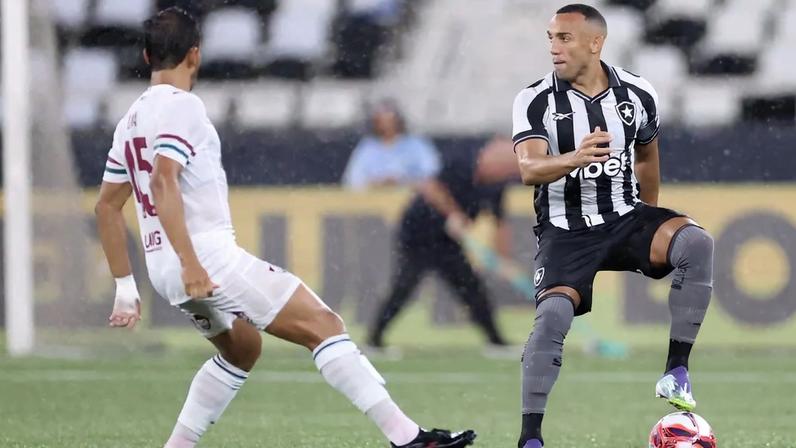 Marçal sofreu lesão no joelho e desfalcará o Botafogo (Foto: Vítor Silva/Botafogo)