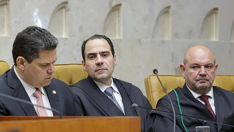 Ao centro, Beto Simonetti, durante a abertura do ano judiciário de 2026. Presidente da OAB apresenta sugestões ao código de ética do STF e pede que discussão não ocorra de forma apressada. (Foto: Rosinei Coutinho/STF)