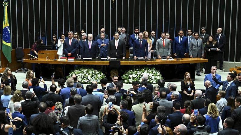 Plenário da Câmara dos Deputados durante sessão solene destinada a inaugurar a 4ª Sessão Legislativa Ordinária da 57ª Legislatura. (Foto: Jefferson Rudy / Agência Senado)