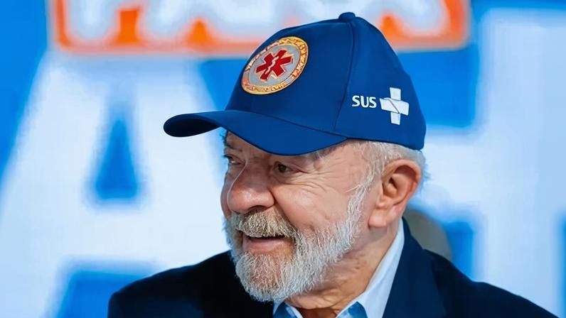 Presidente da República, Luiz Inácio Lula da Silva, durante cerimônia de entrega de ambulâncias do SAMU, equipamentos para unidades de saúde e equipamentos cirúrgicos no âmbito do Novo PAC Saúde. Salvador - BA.Foto: Ricardo Stuckert / PR