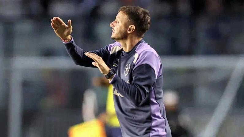 Botafogo fica sem titular para clássico contra o Flamengo pelo Carioca