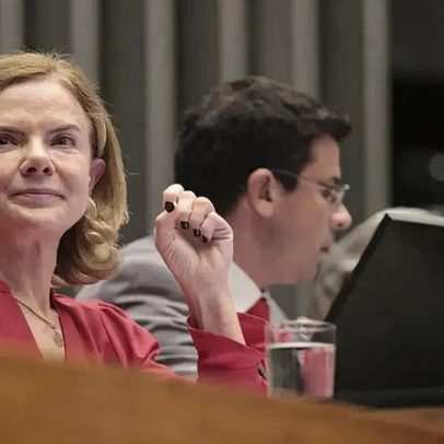 Gleisi recebe prêmio de mulheres que influenciam decisões