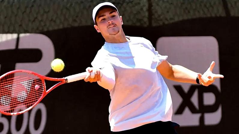 João Fonseca no treino neste domingo no Rio Open (Foto: João Pires/Fotojump)