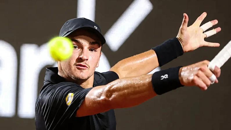 João Fonseca na estreia no Rio Open contra Thiago Monteiro (Foto: João Pires/Fotojump)