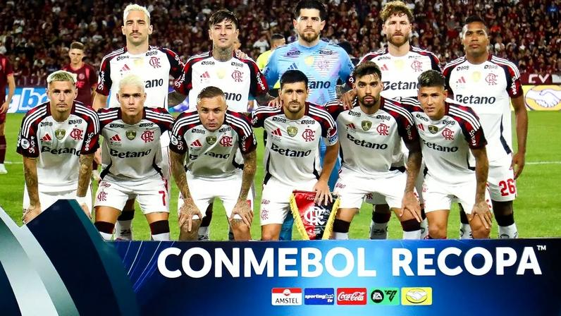 Jogadores durante jogo contra o Lanús (Foto: Divulgação/Flamengo)
