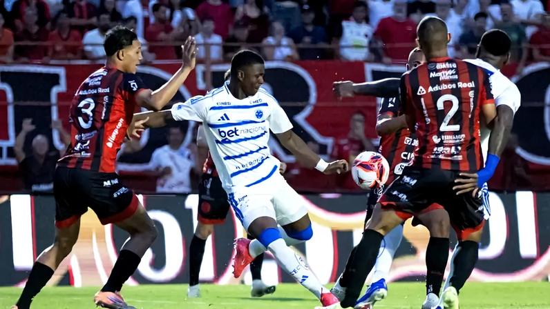 Tite defende Néiser Villareal após vitória do Cruzeiro