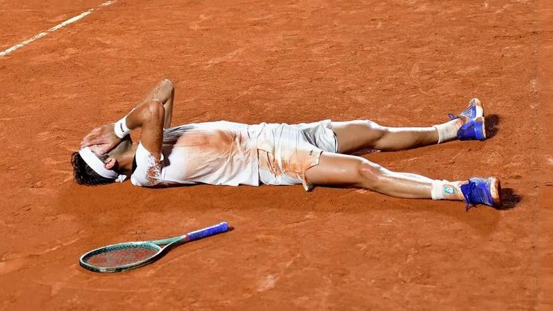 A emoção do argentino Tomas Etcheverry com o título do Rio Open (Foto: Fotojump)