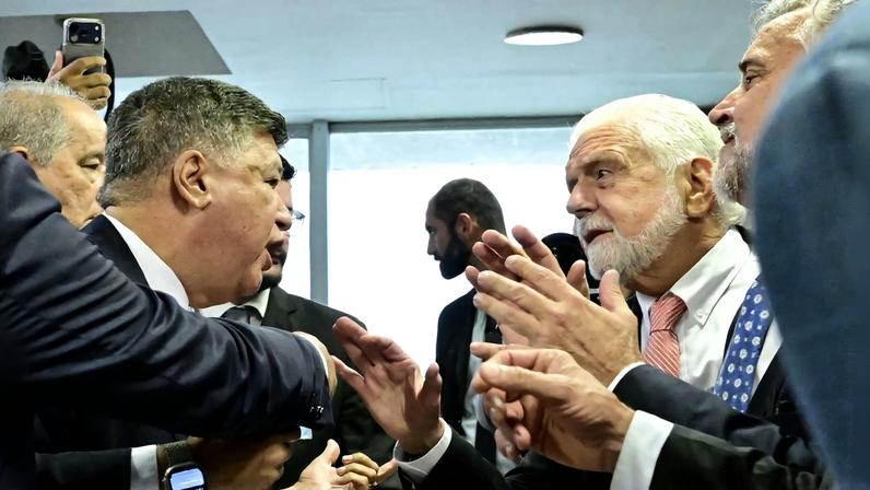 Jaques Wagner diz que havia maioria contra o requerimento e promete recorrer da quebra de sigilos bancário e fiscal do filho do presidente. (Foto: Geraldo Magela/Agência Senado)