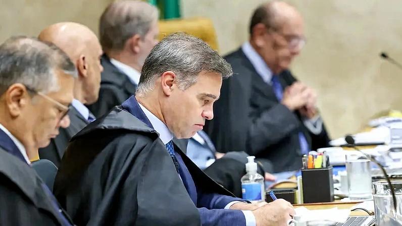 Ministro entendeu que advogado, imerso em suspeitas que atingem Toffoli, tem o direito de não se autoincriminar.
