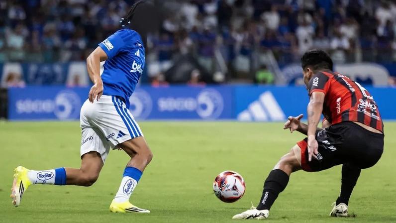 Cruzeiro vence Pouso Alegre e avança à final do Mineiro