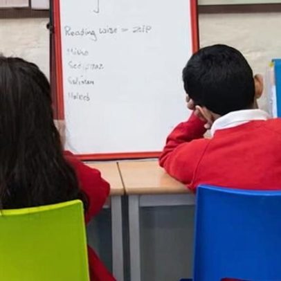 Escolas de Londres enfrentam cortes de pessoal e orçamento com queda de alunos